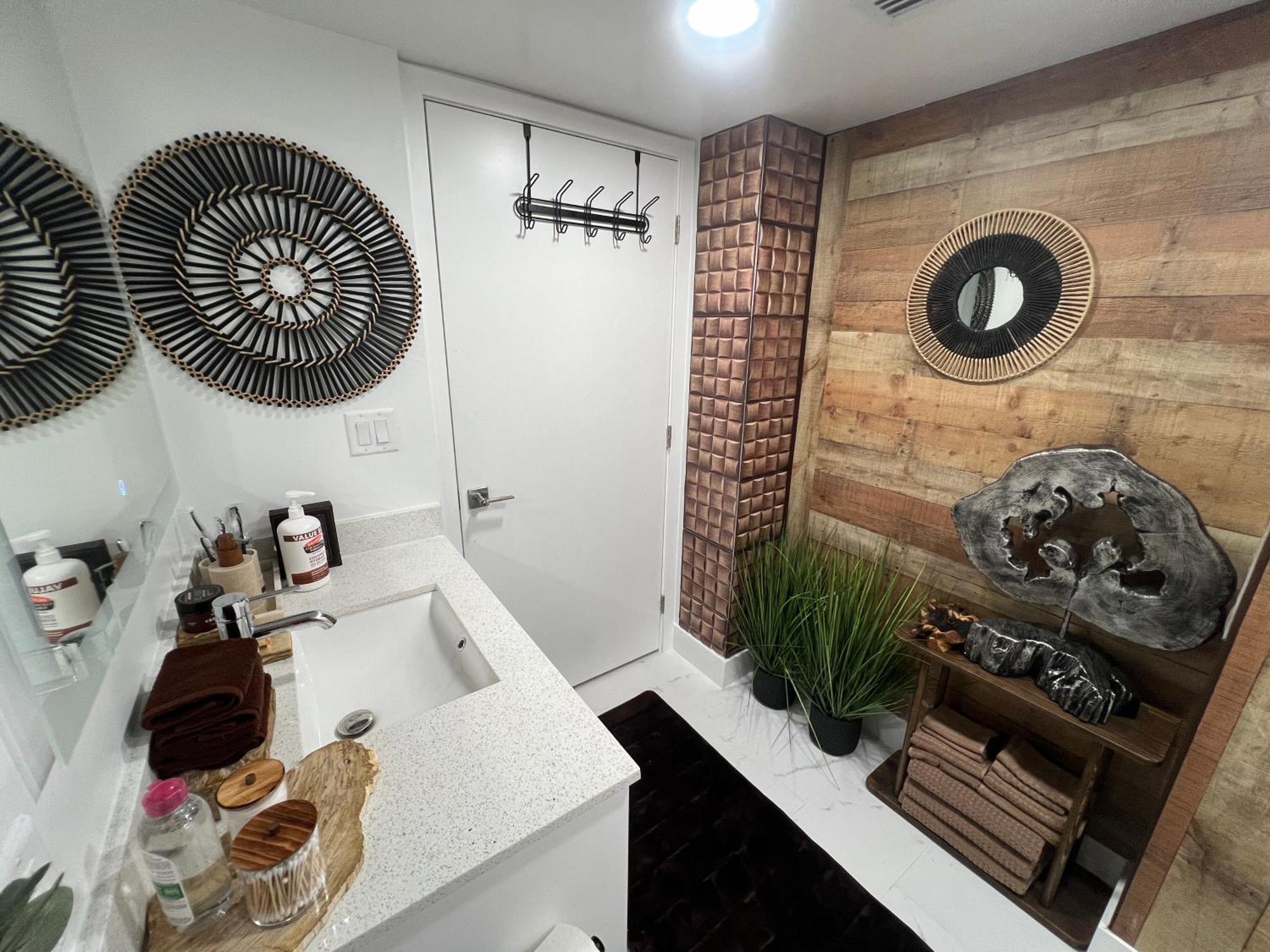 הוליווד Miami Wood Apart Hotel New 2024 - Private Terrace - Free Garage - Beach 5 Min מראה חיצוני תמונה